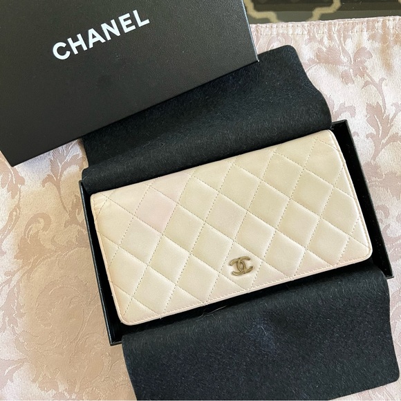 Authentic Chanel Lambskin Quilted Yen Wallet in Light Pink - Picture 14 of 16
